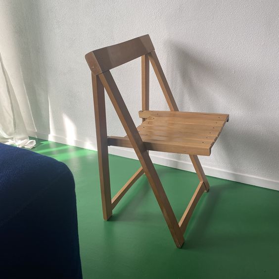 Utiliser une chaise pliante pour aménager un petit balcon插图