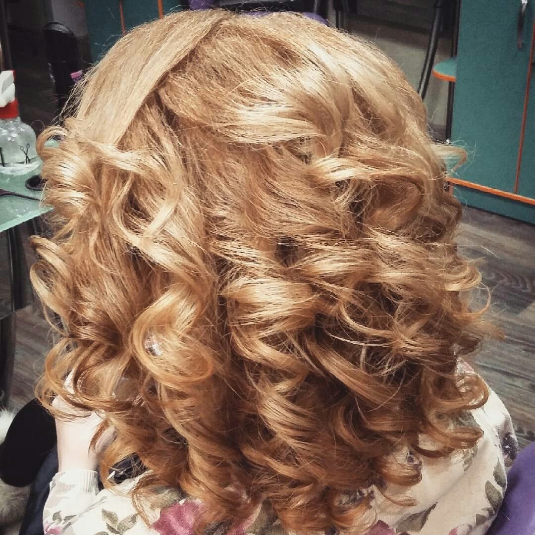 curl medium length hair