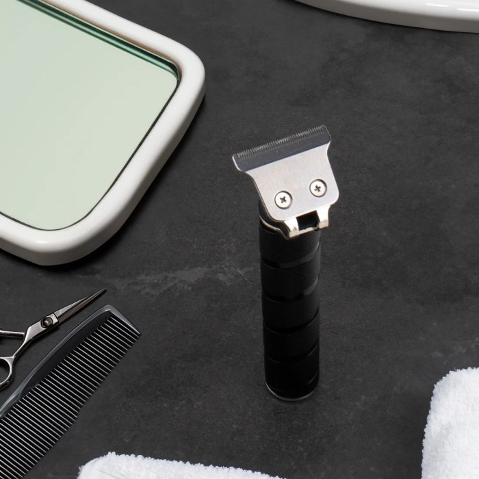 electric razor on plane