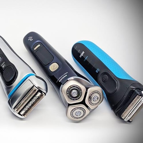 electric razor on plane